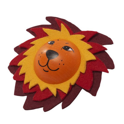 León que gira la peonza del bebé