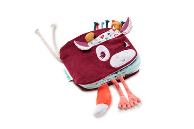 ¿Quién está escondido detrás de Rosalia?